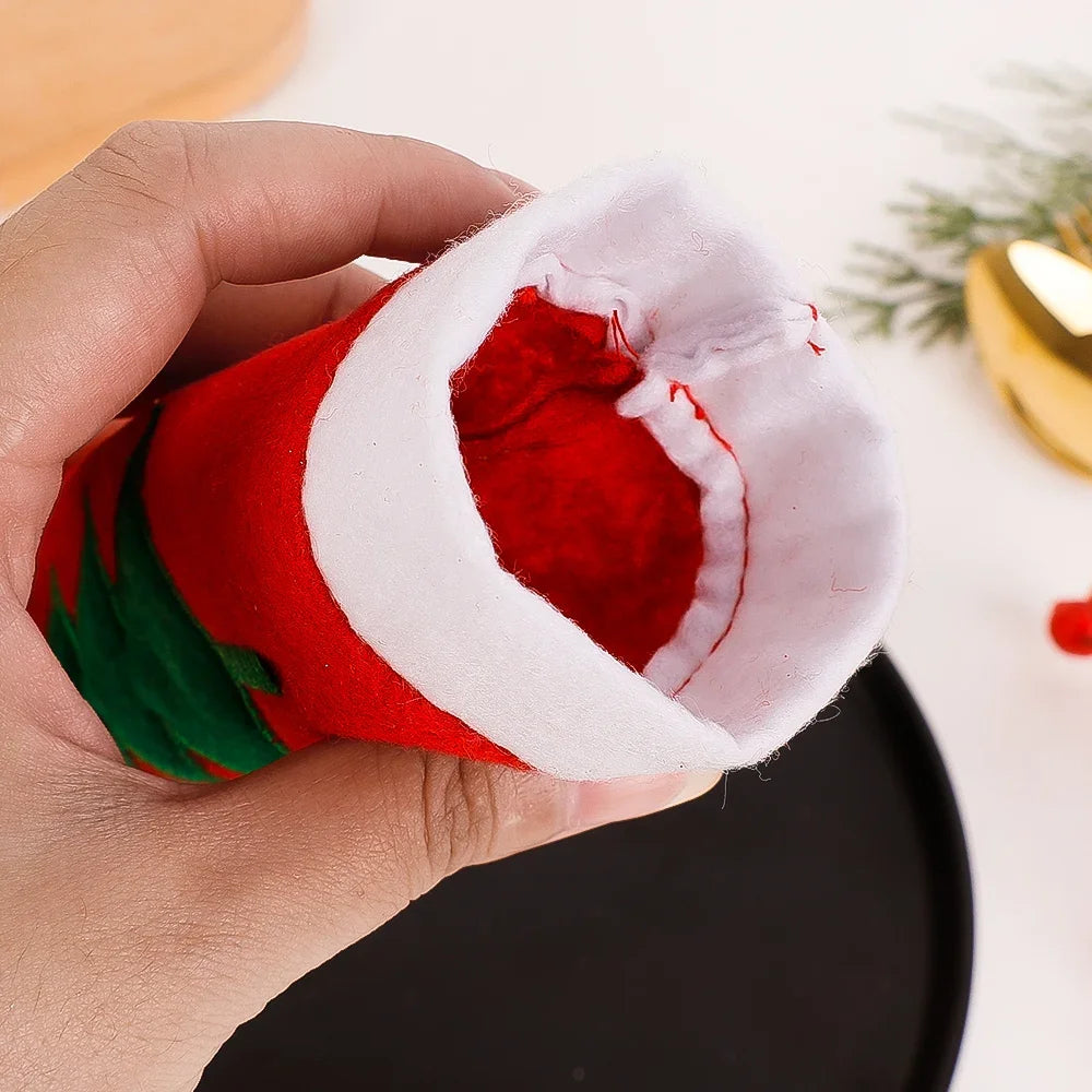 Santa Hat Cutlery Holder Set – Festive Touch for Your Holiday Table